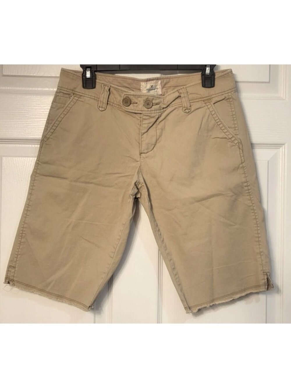 Womens American Eagle Tan Raw Hem Low Rise Bermuda Shorts SZ 8 Y2K Retro